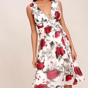 NWT Lulu’s Queen of Hearts White Floral Print Midi Dress - Size Medium